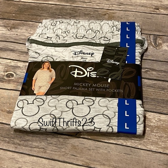 Disney Mickey Mouse Short Pajama Set with Pockets - Picture 3 of 6